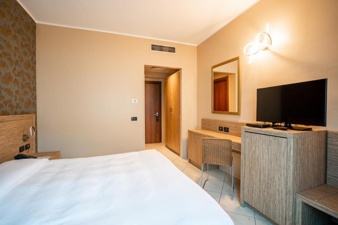 Hotel Parisi Nichelino Extérieur photo
